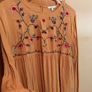 Women’s embroidered flowy top